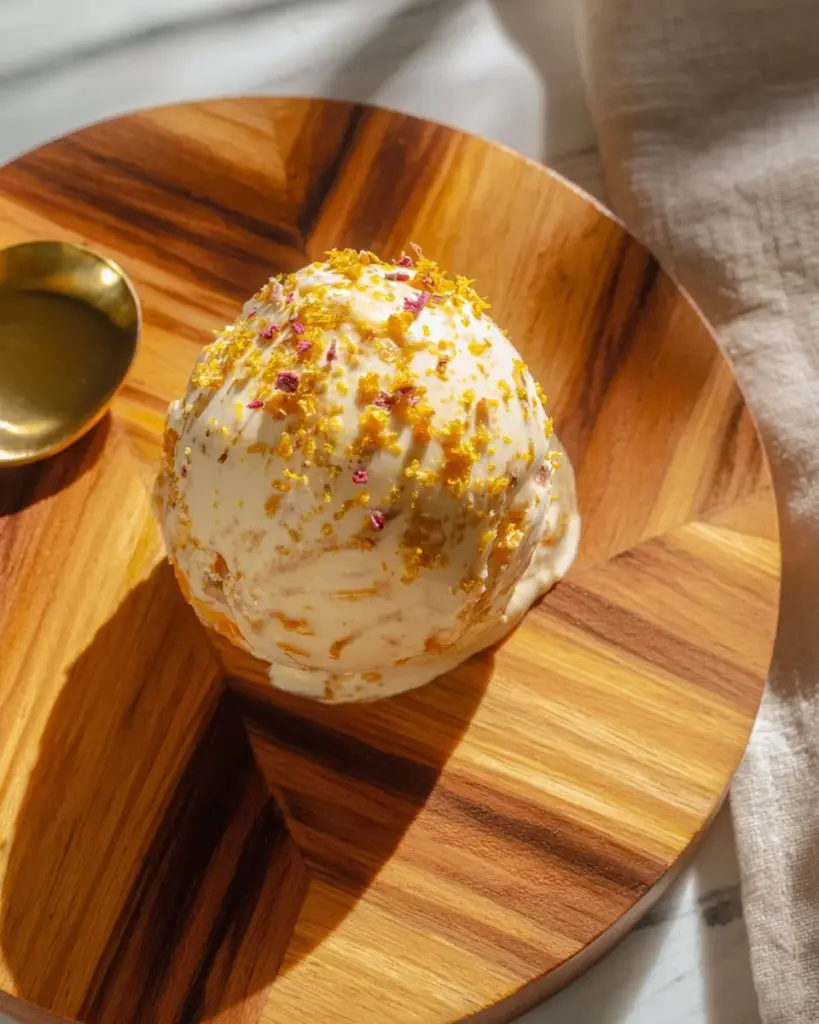 Delicious Honey Peach Frozen Yogurt topped with fresh peach slices.